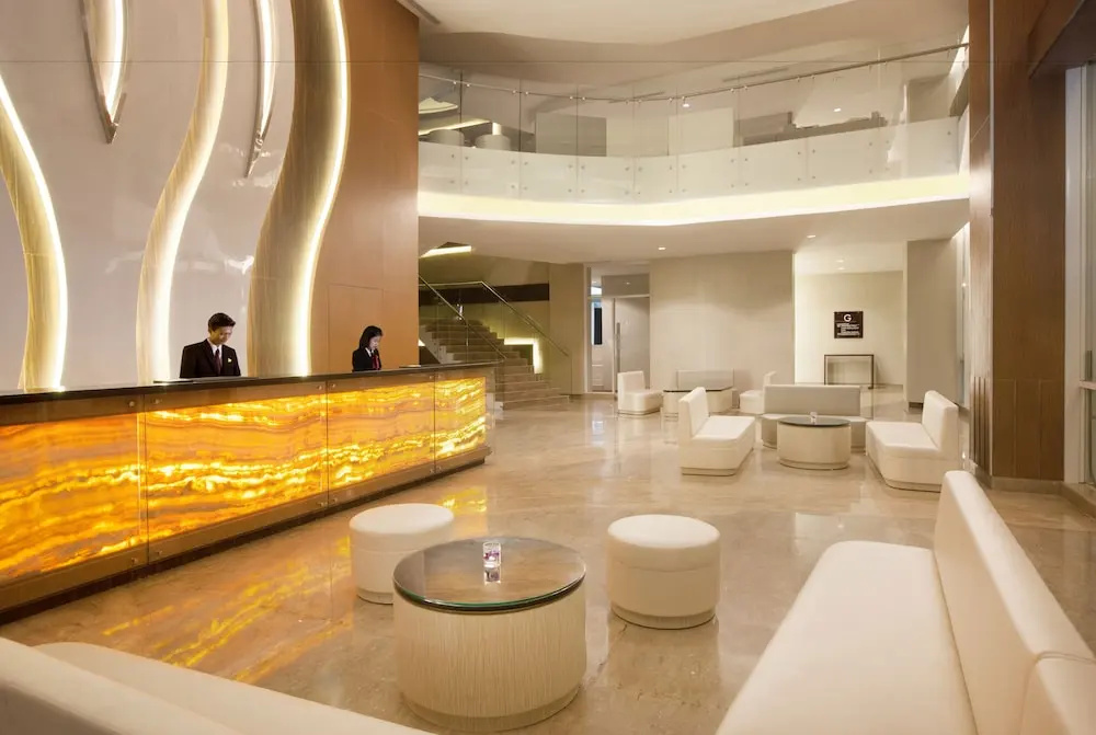Lobby & Reception