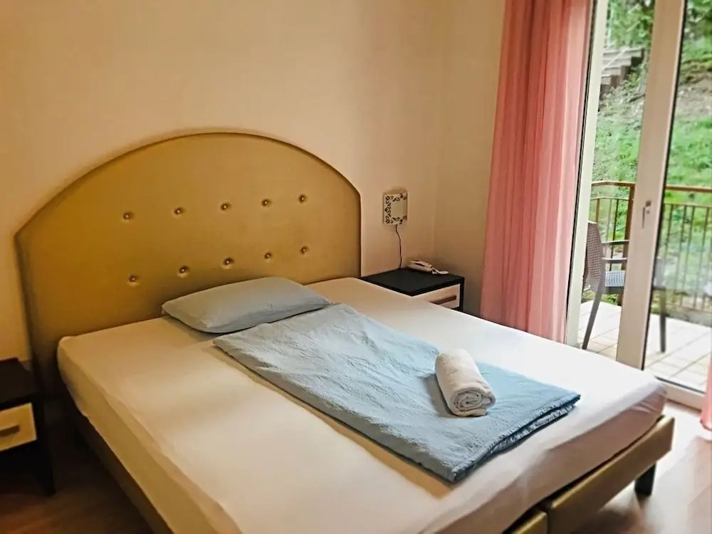 Economy room