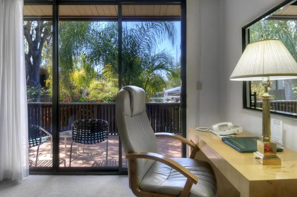 Dinah's Garden Hotel - Chambres