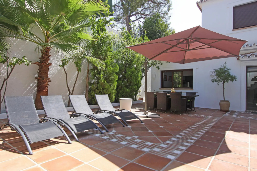 1102 - Marbella Town Villa