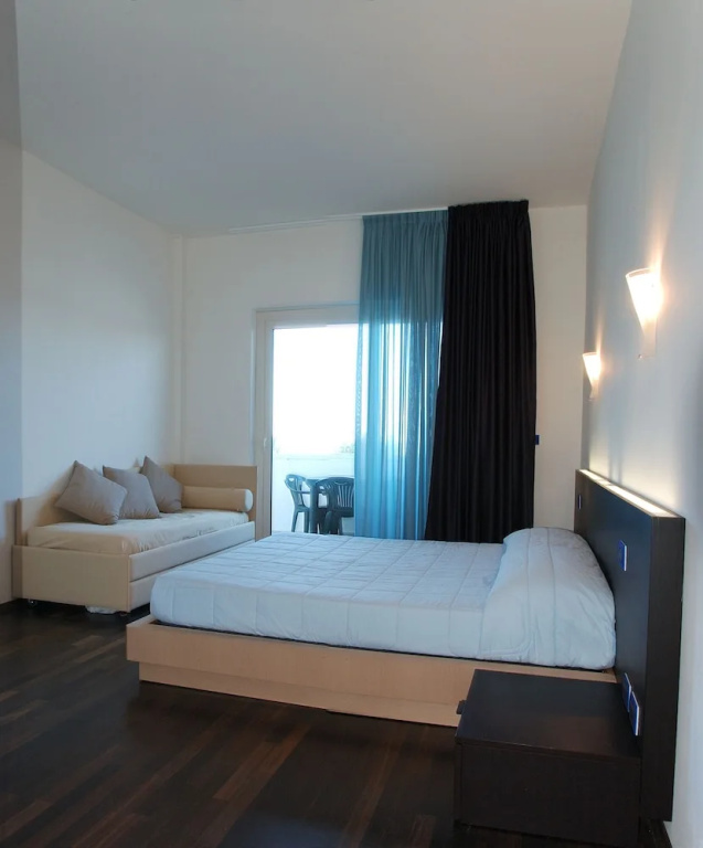 1 Bedroom Apartment with balcony