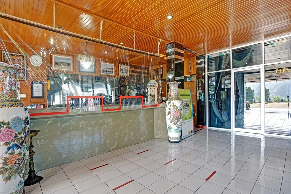 Lobby & Reception