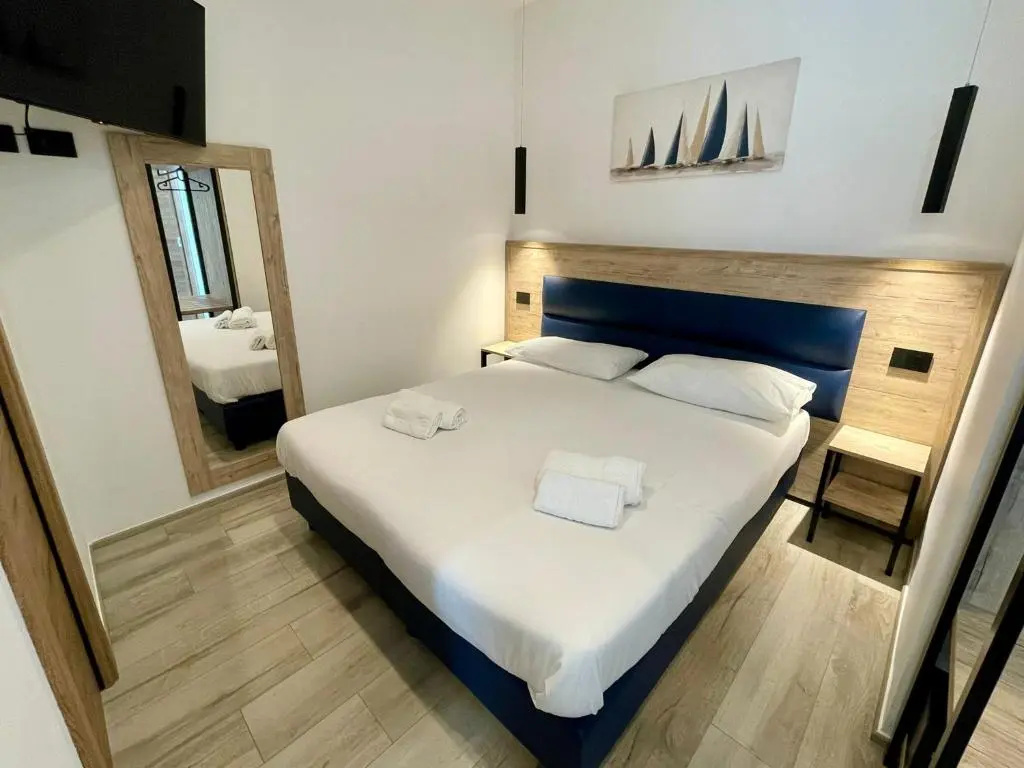 Standard Double room with balcony (full double bed)