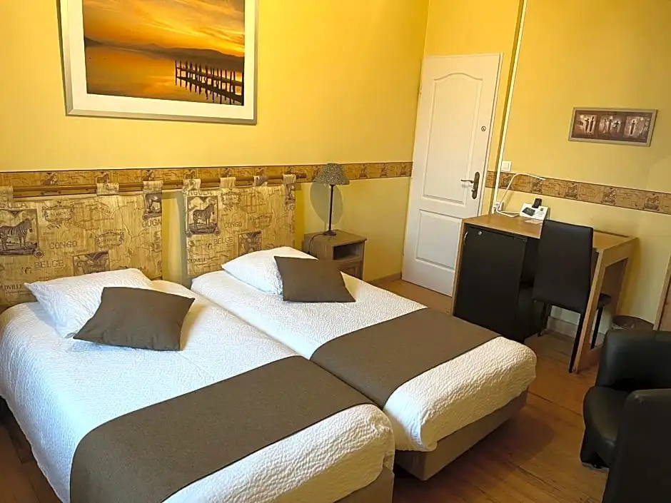 Standard Double room with pool view (twin beds)