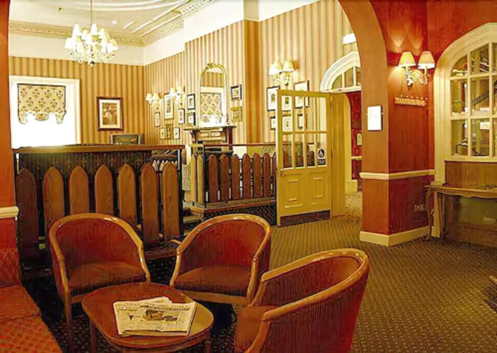 Coulsdon Manor Hotel and Golf Club — фото