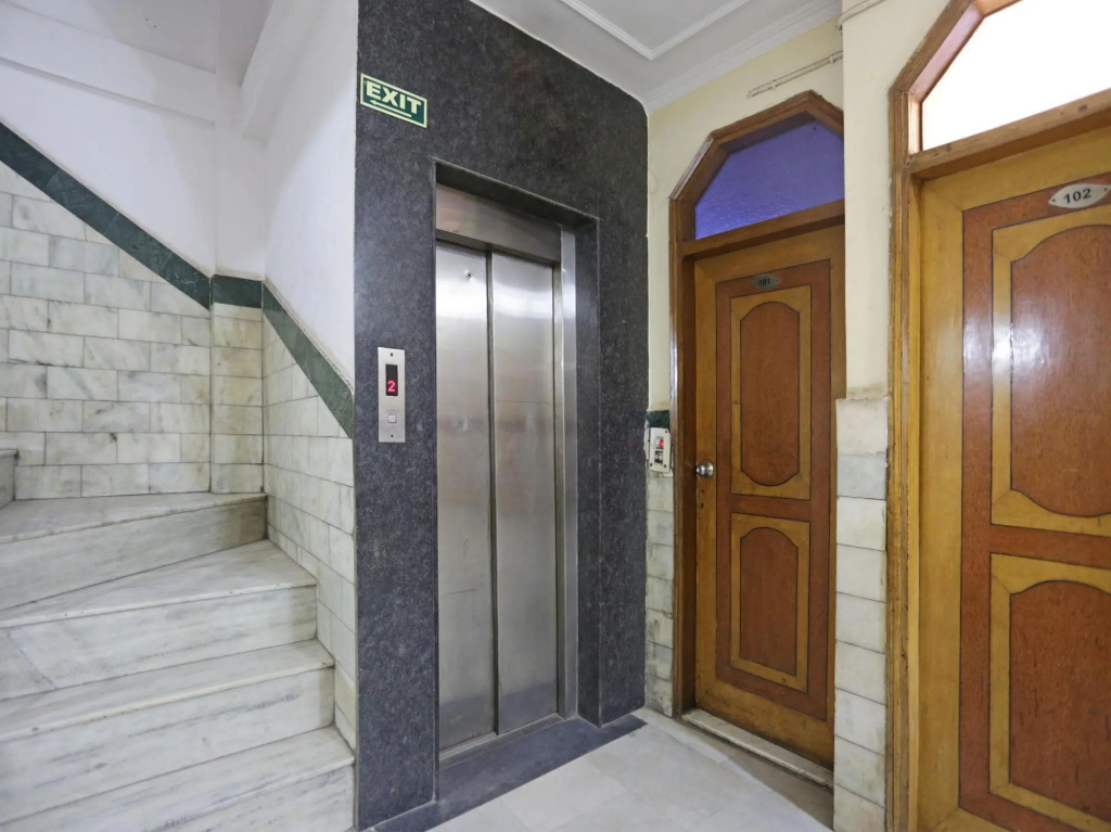 Lobby & Reception
