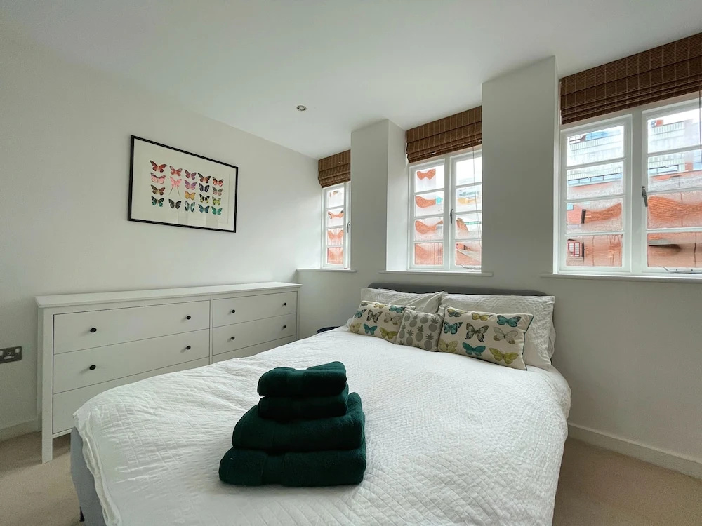 Modern Urban Sheffield Hideaway
