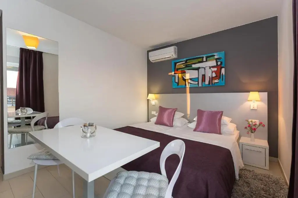 Economy room
