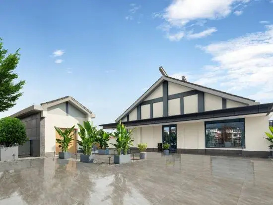 Dujiangyan Wooden Court Hotel