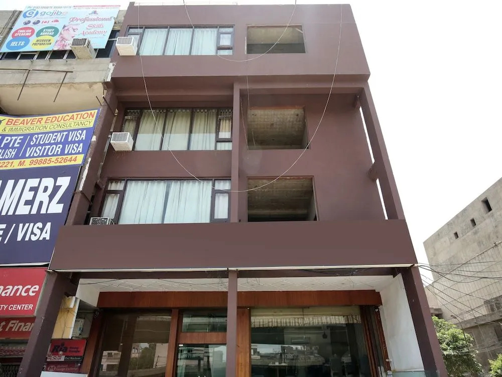 OYO 15565 Hotel Midtown