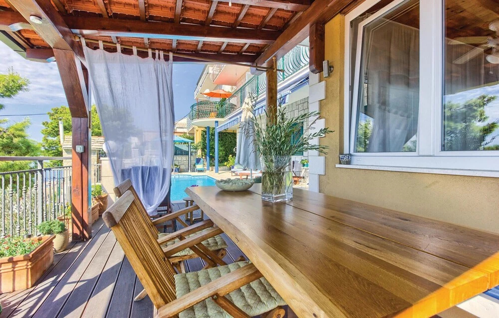 Awesome Home in Jesenice With Wifi and 3 Bedrooms