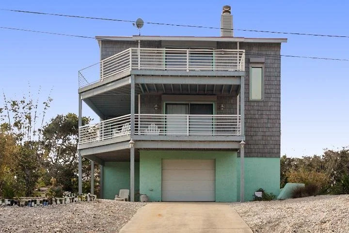 A Luna Sea 3 Br home by RedAwning