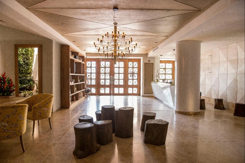 Lobby & Reception