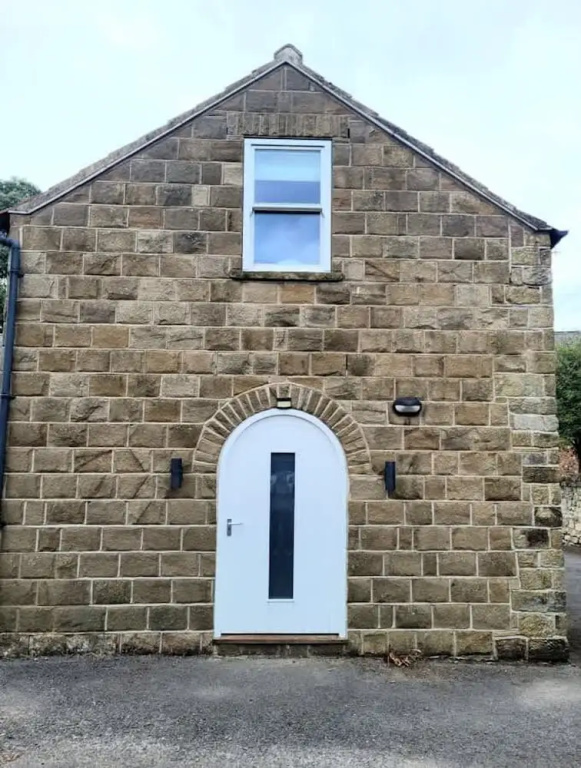 Ivy Mews - Converted Barn in Popular Village