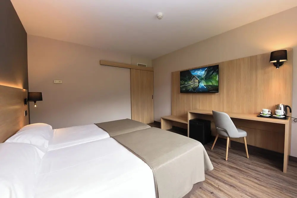 Standard Double room with balcony (full double bed)