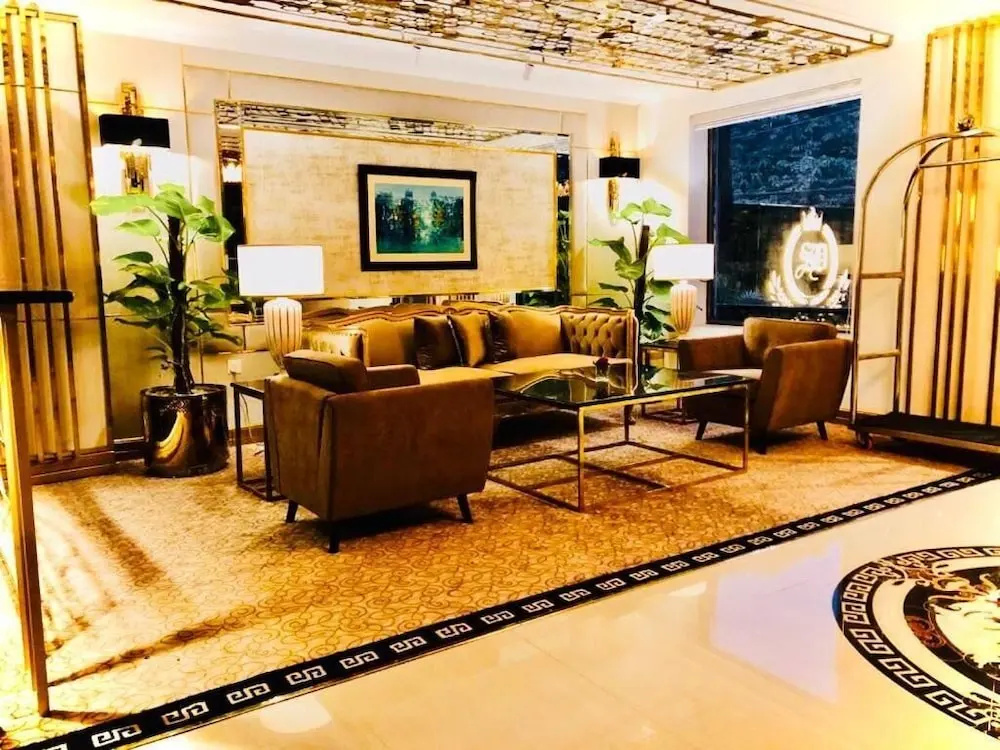 Lobby & Reception