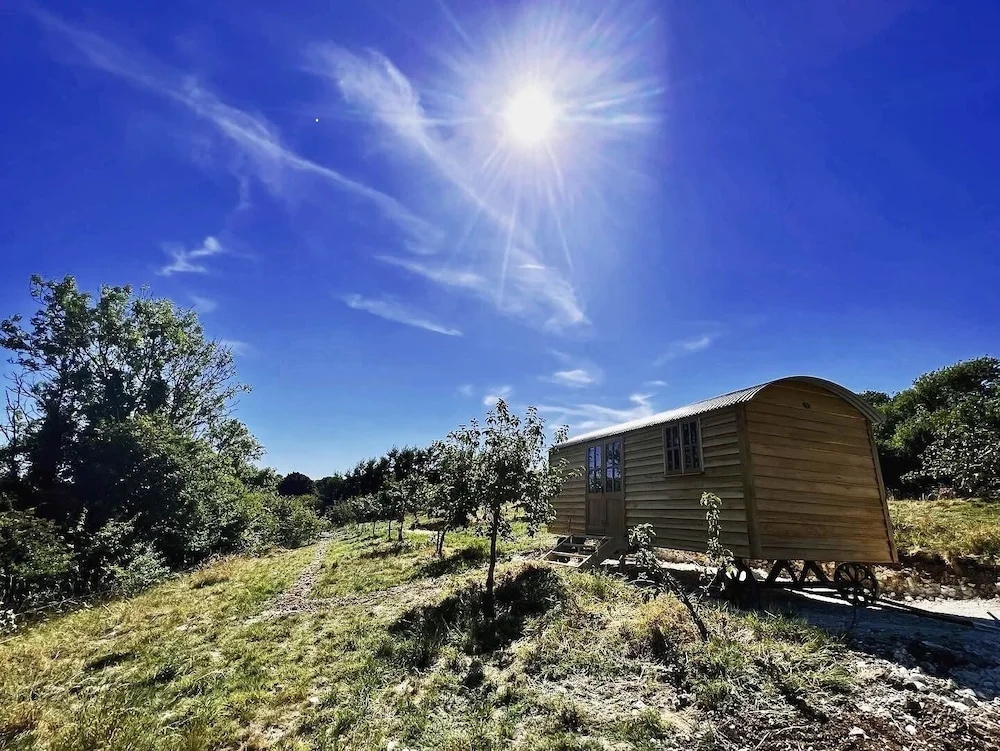 Robins Retreat - Orchard With hot tub - see Extras