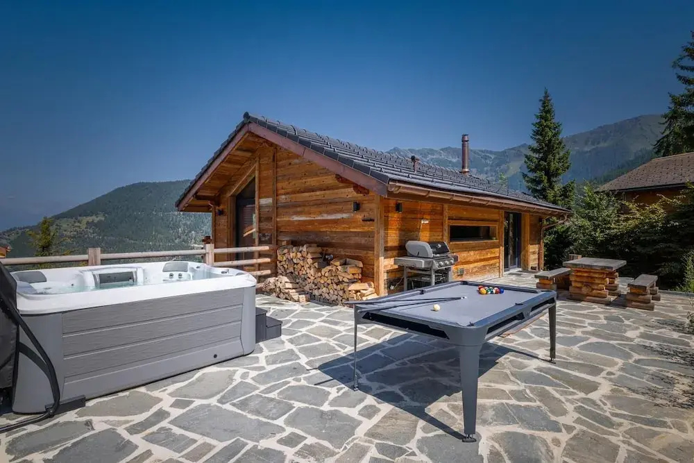Chalet Le Reve Cinema Room Jacuzzi