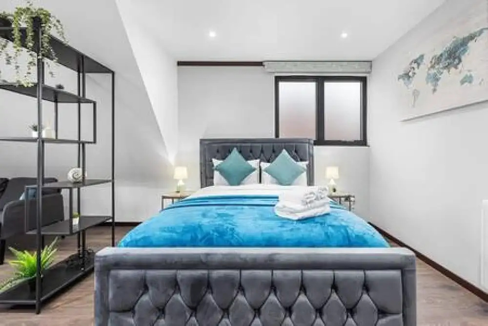 Luxury Spacious 2 Person Suite in North London — фото