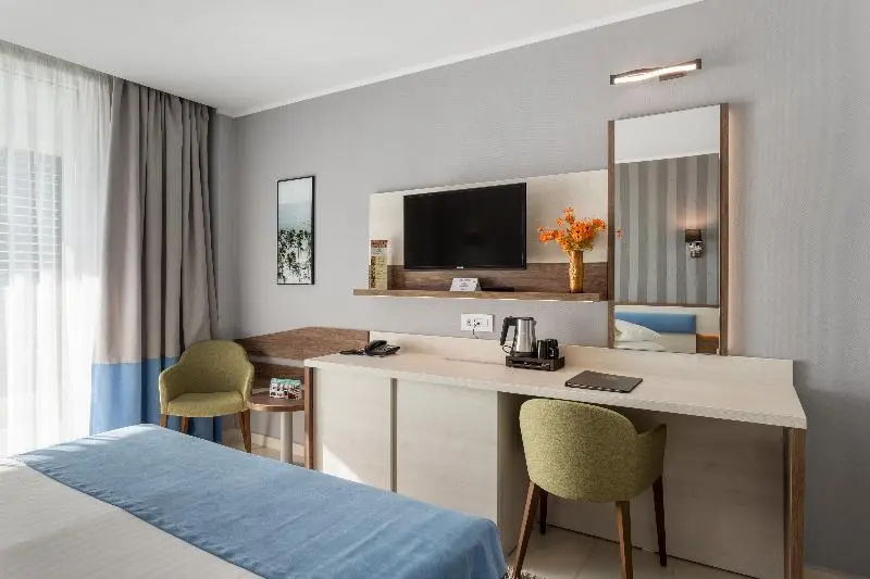 Standard Single room with balcony and with lake view