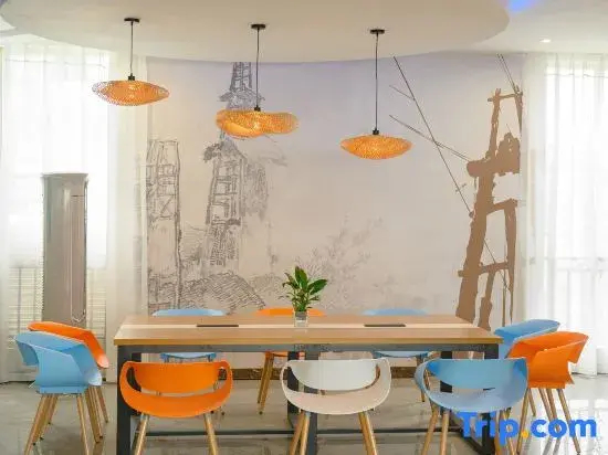 Qinyue Hotel (Zigong Lantern Park FanHua 1939 Shopping Plaza) - фото 3