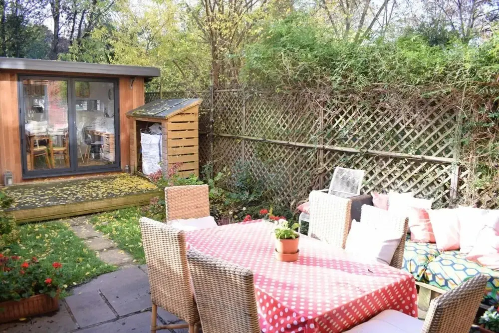 3 Bedroom House With Garden in Brixton