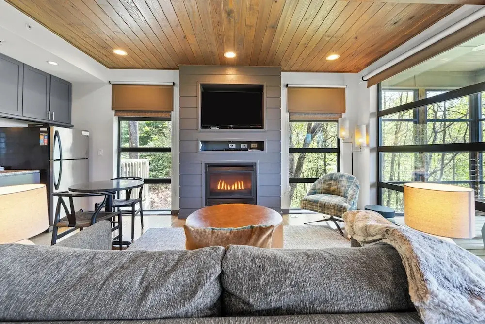 Standard room with mountain view