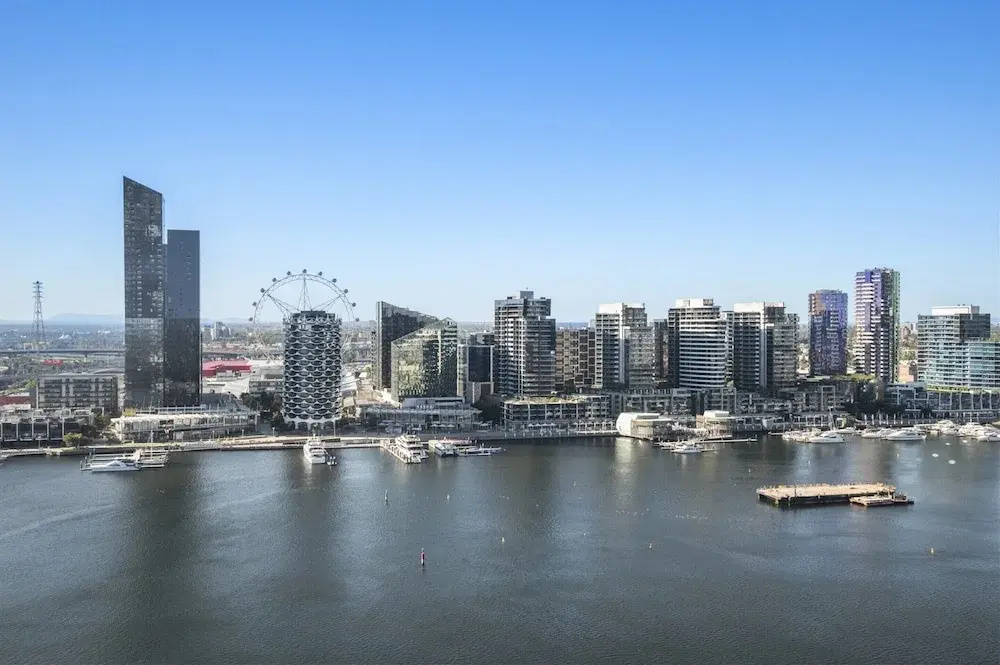 Stunning 2-bed Apartment With Water Views