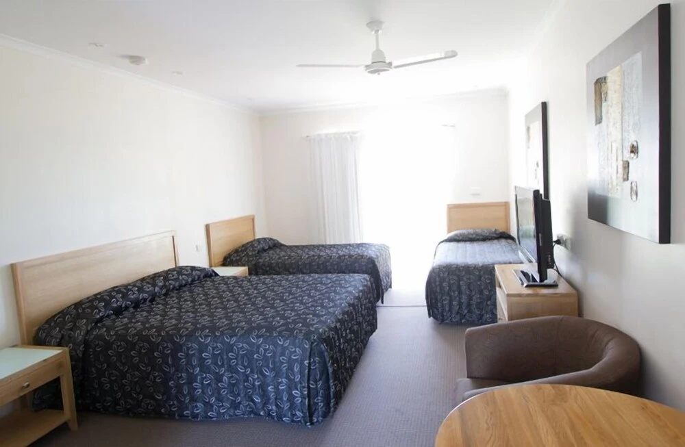 Standard Triple room