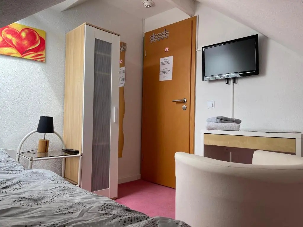 Economy room
