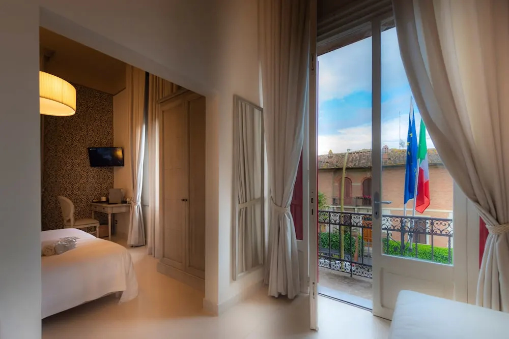Deluxe Triple room with balcony