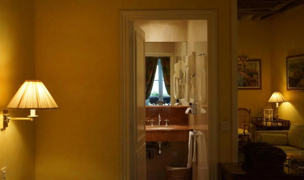 Deluxe Double room (full double bed)
