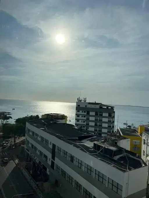 1/4, sala. Porto da Barra.