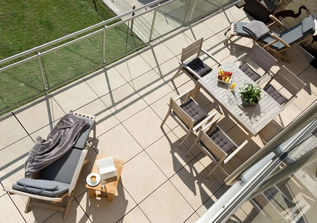 1 Bedroom Apartment with lake view
