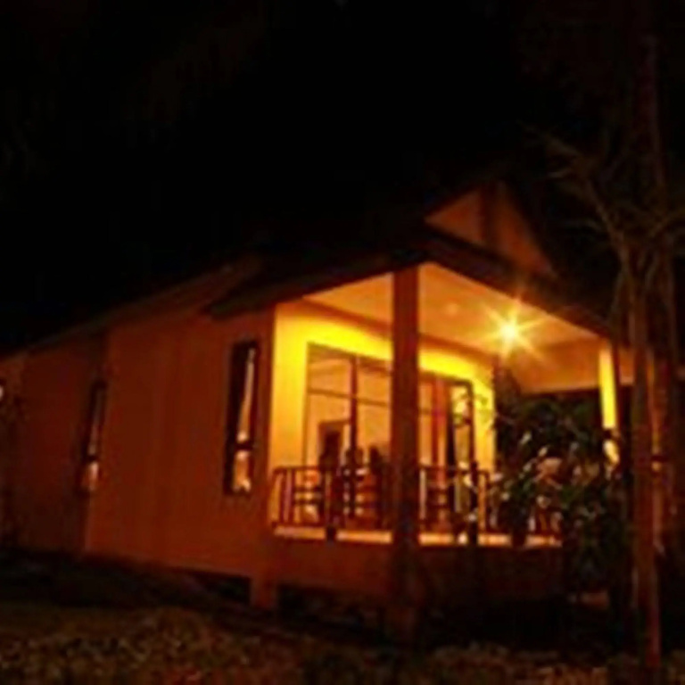 Tonsai Bay Resort