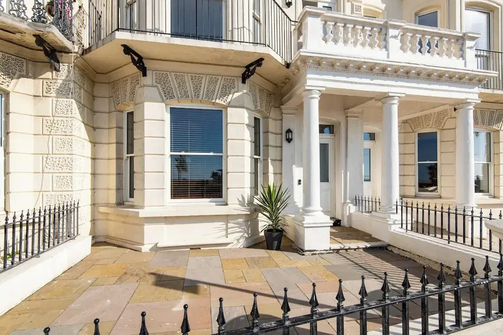 Stunning 2 Bed Apartment on the beach by Urban Roost