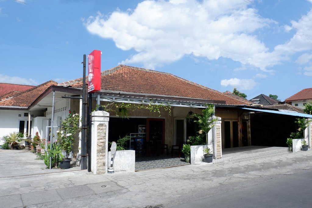 OYO 1196 Hotel Pura Puspa Rosa in Sleman