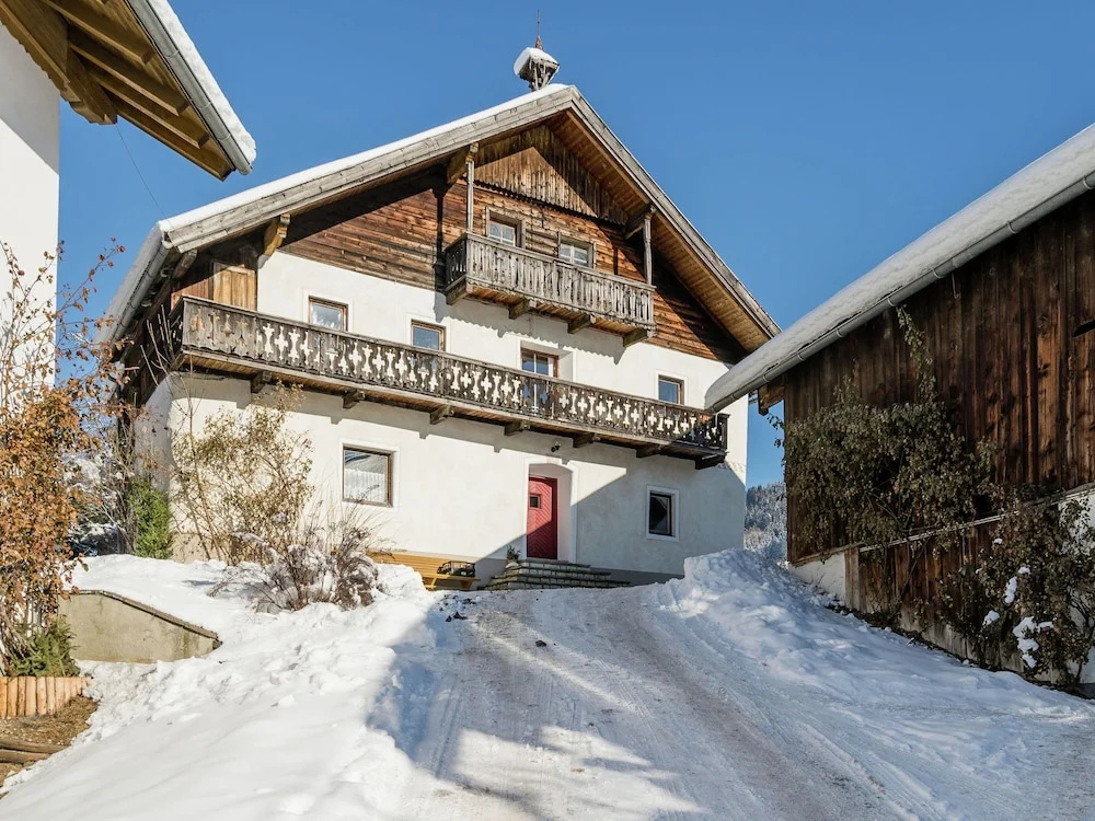 Spacious Cottage near Ski Area in Sankt Johann im Pongau