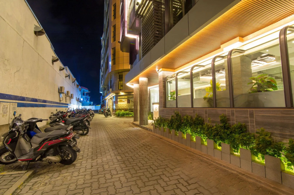Отель Samann Grand — фото