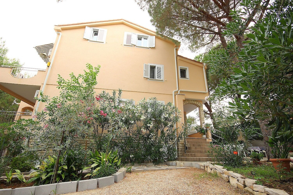 Apartments Dino