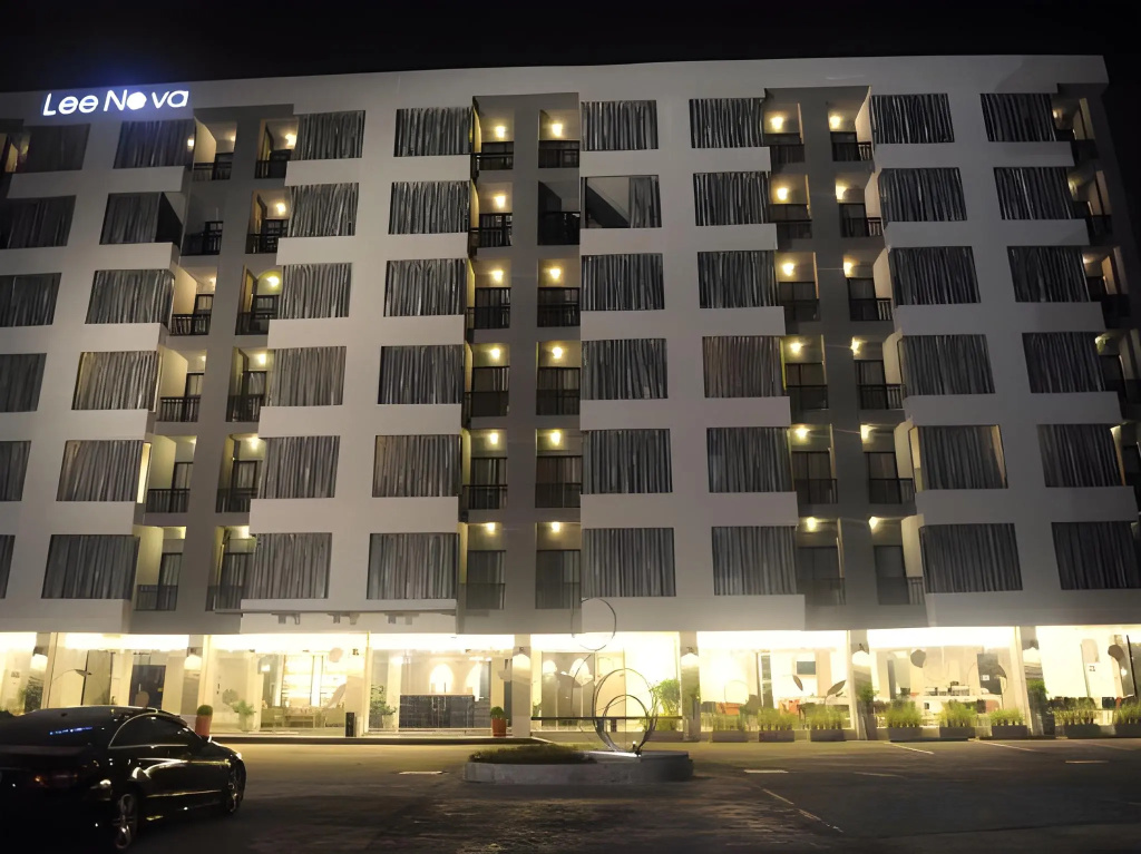 Leenova Hotel