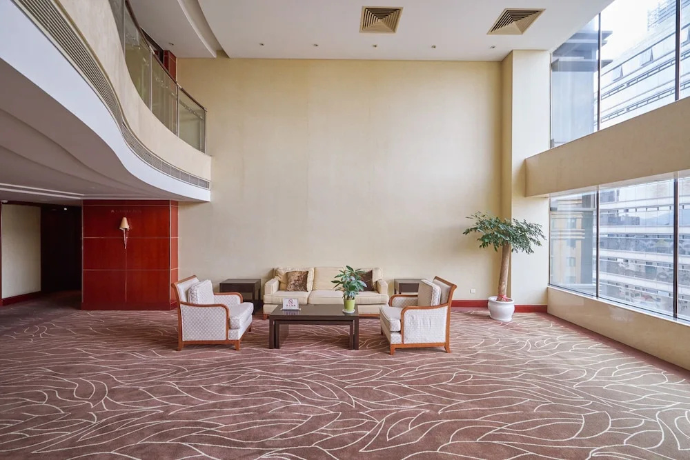 Lobby & Reception
