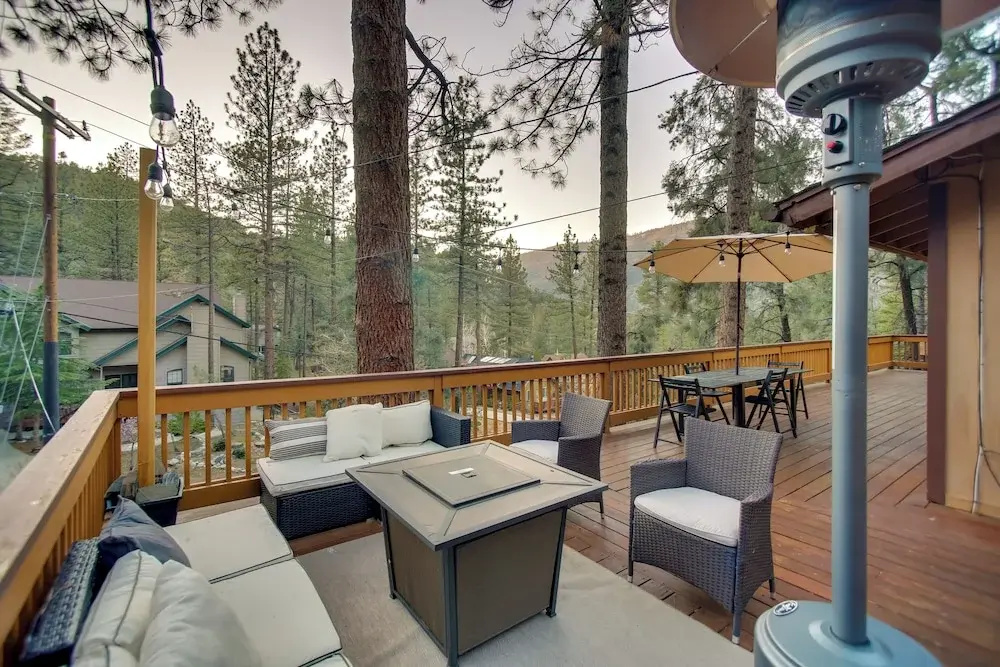 Peaceful & Idyllic Forest Cabin w/ Pool Table