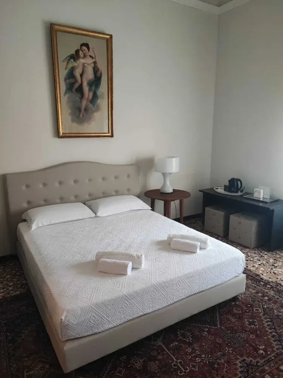 Classic room with city view