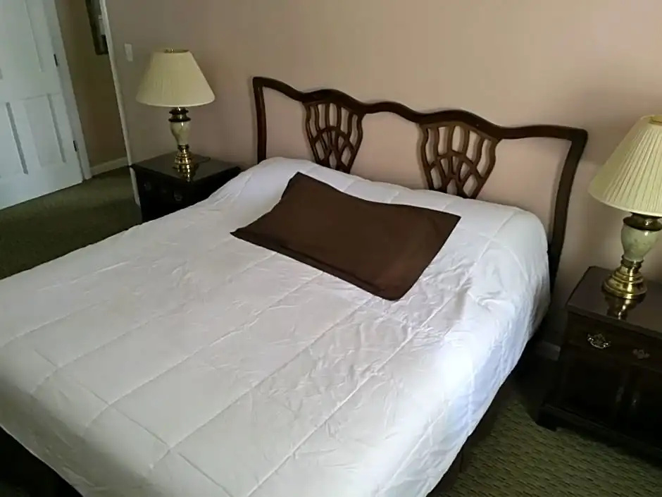 Double Basement Suite (full double bed)