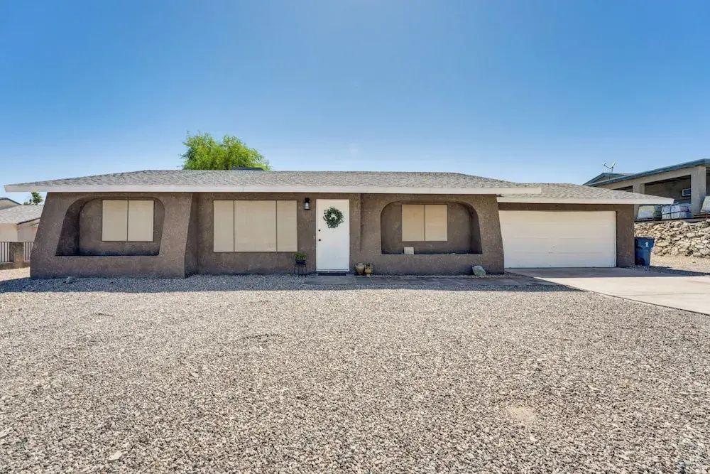 Pet-friendly House ~ 2 Mi to Lake Havasu Beach!