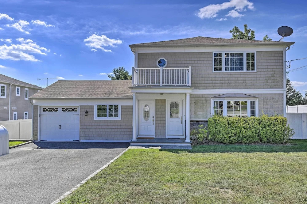 Glen Cove Home: Walk to Boardwalk + Dining!