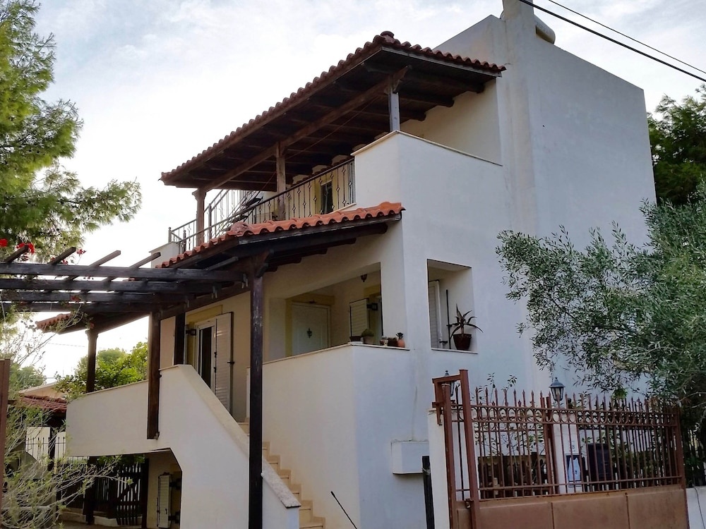 Villa Leonidas Near Athens Airport