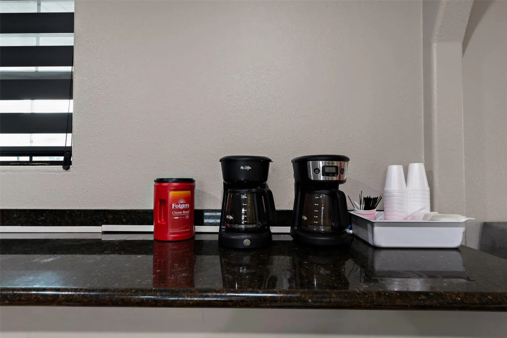 Econo Lodge Inn & Suites Laredo - Nuevo Laredo — 3