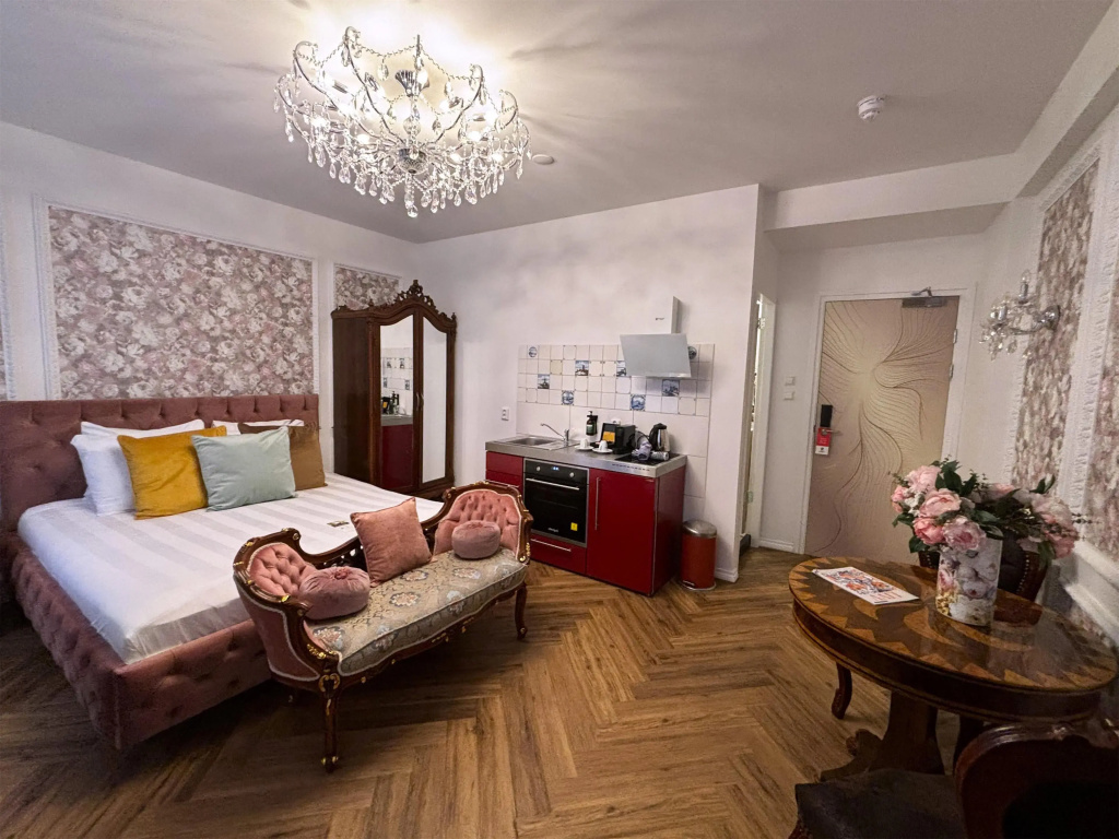 Double Studio (full double bed)